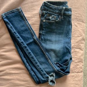 Distressed skinny jeans